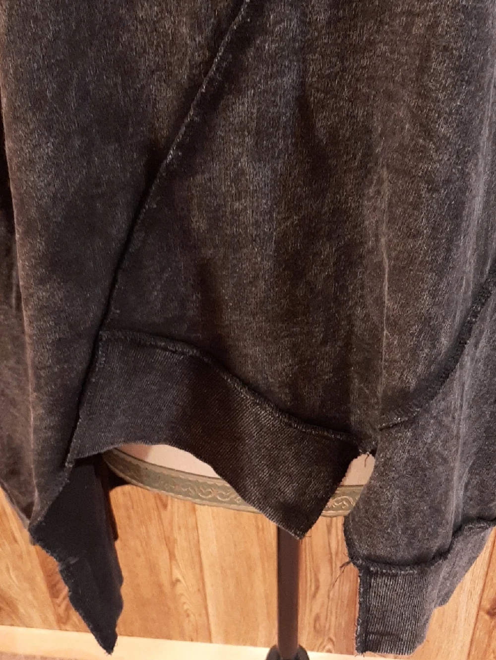 🥀🍋NWT BiBi Long-Sleeved Black Mineral-Wash Uneven Hem Sweatshirt (XL) 🥀 - Picture 3 of 8